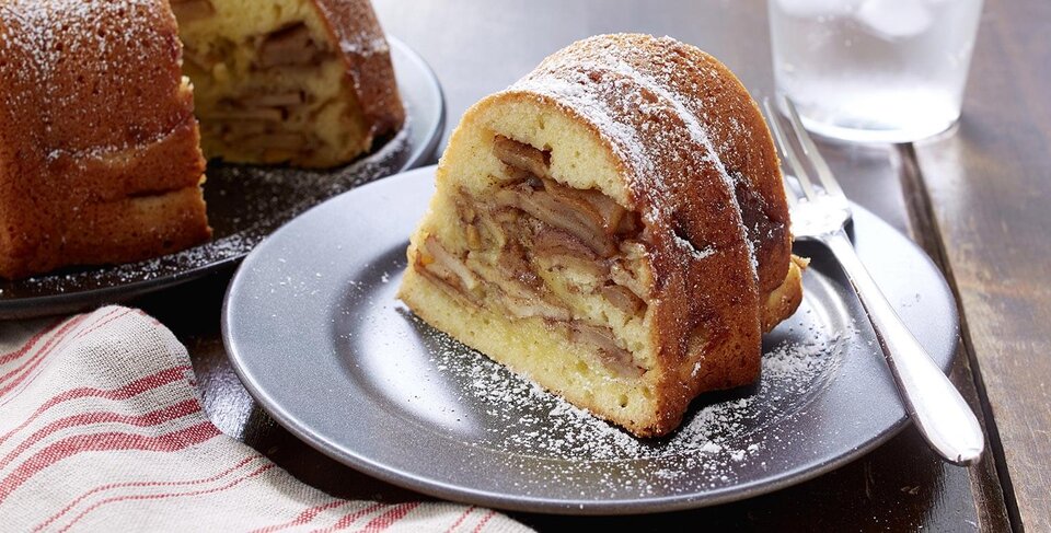 Grandma's Cinnamon Apple Cake